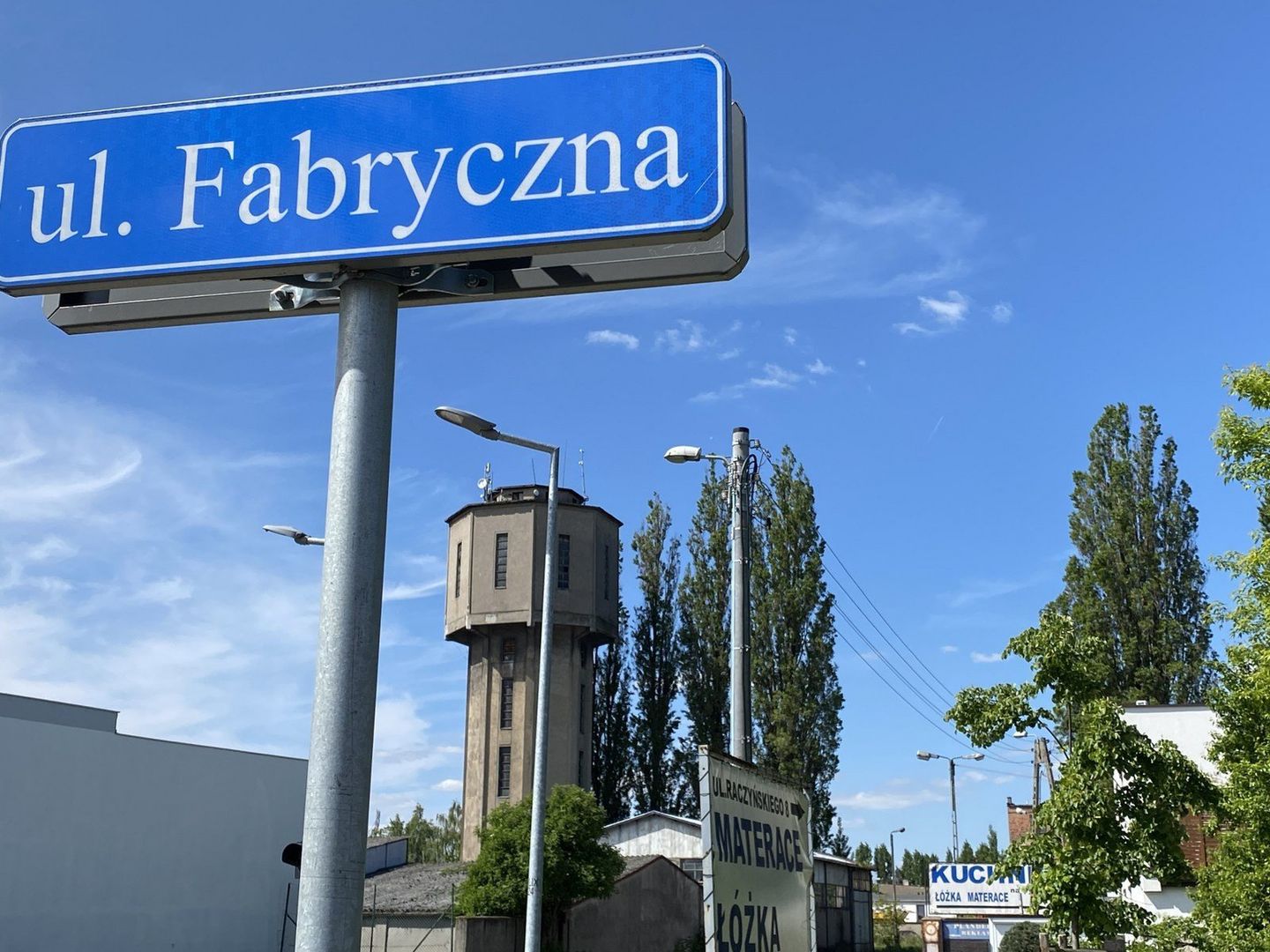 Zamknięta wieża ciśnień przy PKP w Lesznie