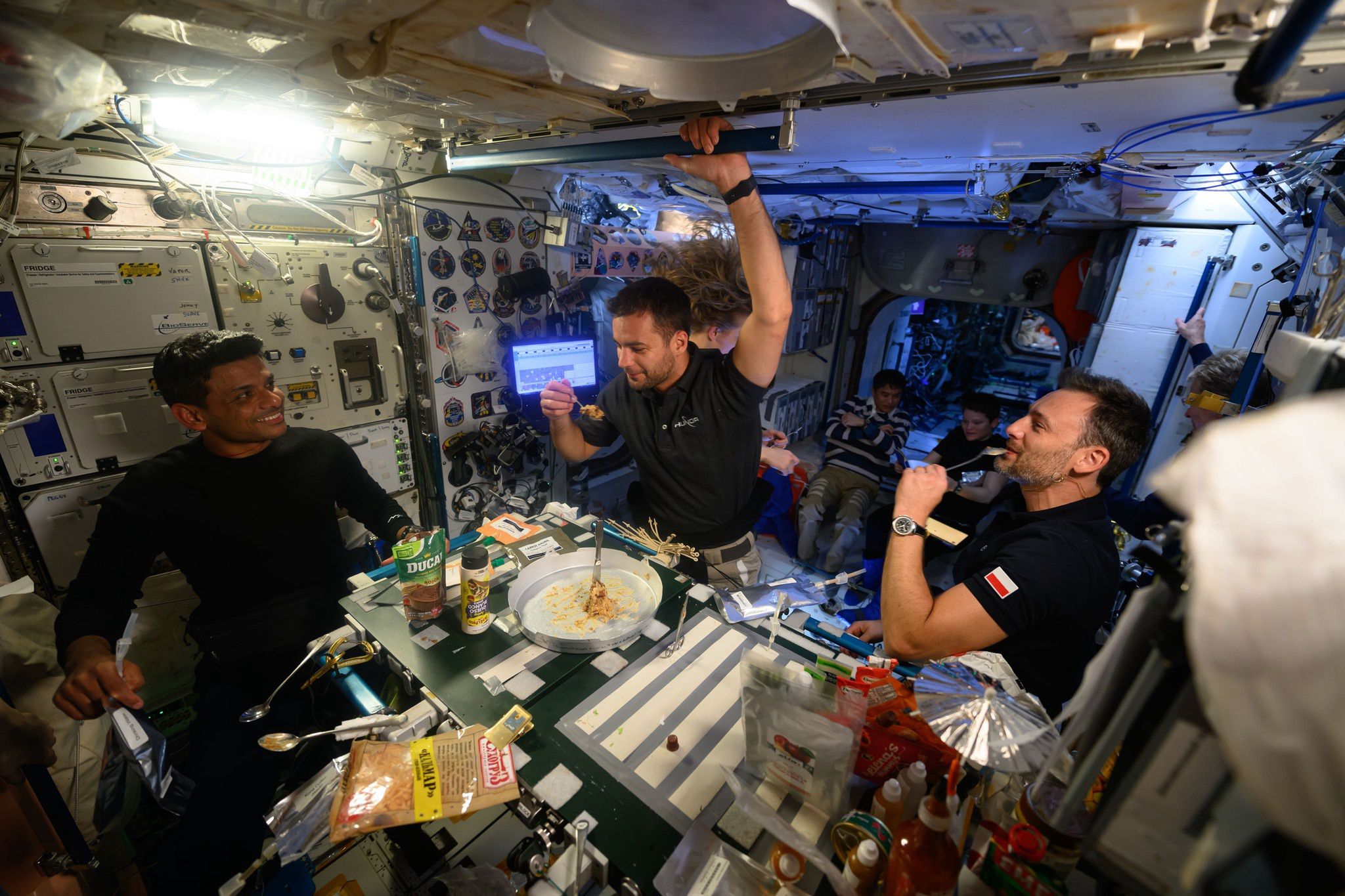 Ostatnie dni w kosmosie Polaka. Uroczysta kolacja z astronautami