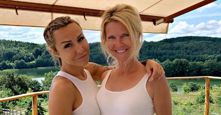 Mama Lipińskiej w obcisłym stroju sportowym. Zachwyca mięśniami brzucha
