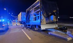 Bus wjechał w ciężarówkę na A4. Dwie osoby ranne