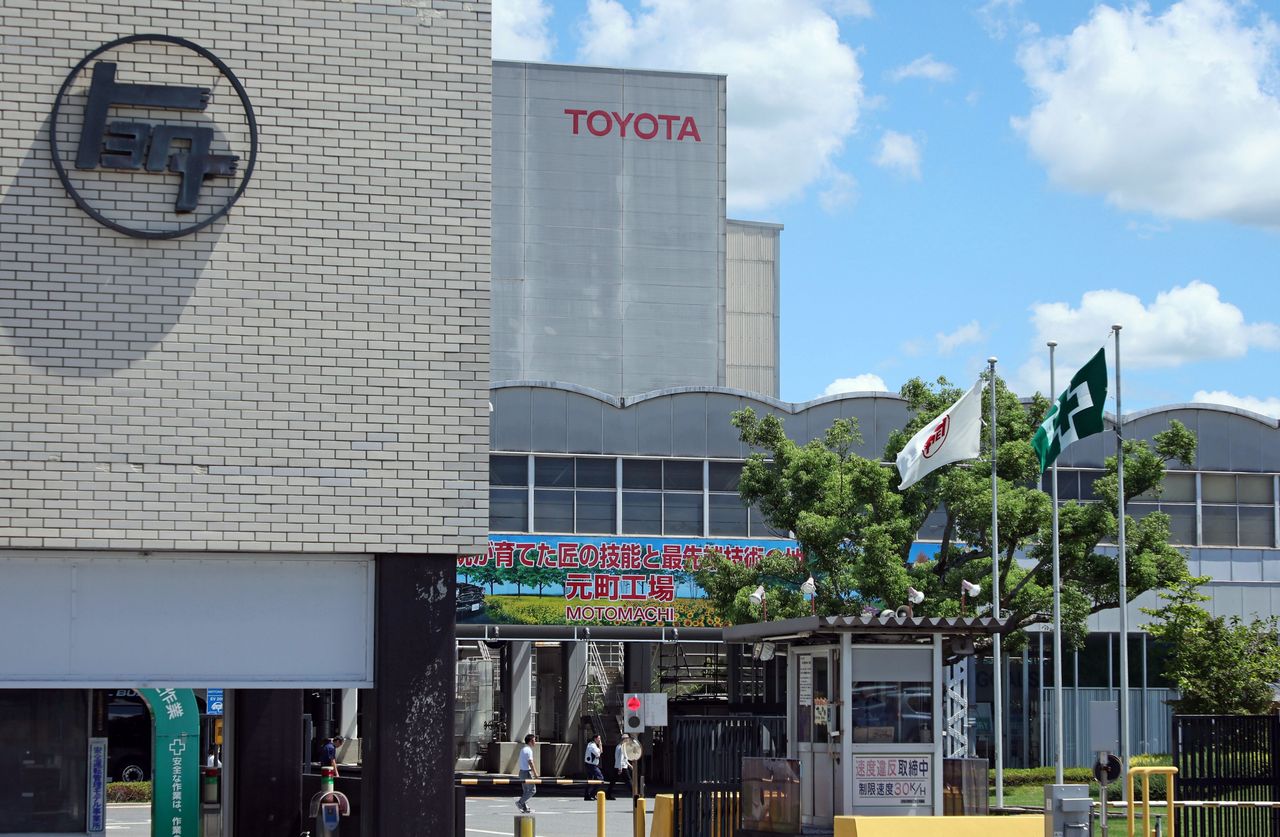 Toyota wznawia produkcję w Japonii. Wcześniej stanęły wszystkie fabryki