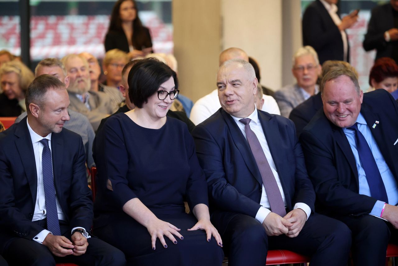 "Klub milionerów" w obozie "dobrej zmiany". "Przychodzą na kilka miesięcy na stanowiska z olbrzymią pensją"