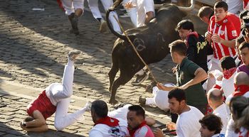 Kolejne osoby ranione rogami byka podczas Sanfermines. Bilans poszkodowanych rośnie