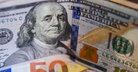 Tego nie było od 20 lat. Układ sił między euro i dolarem może się wyrównać