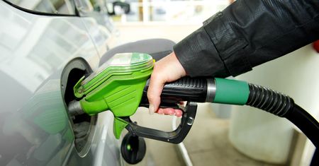 Ceny paliw. Można jeszcze kupić benzynę za mniej niż 6 zł za litr