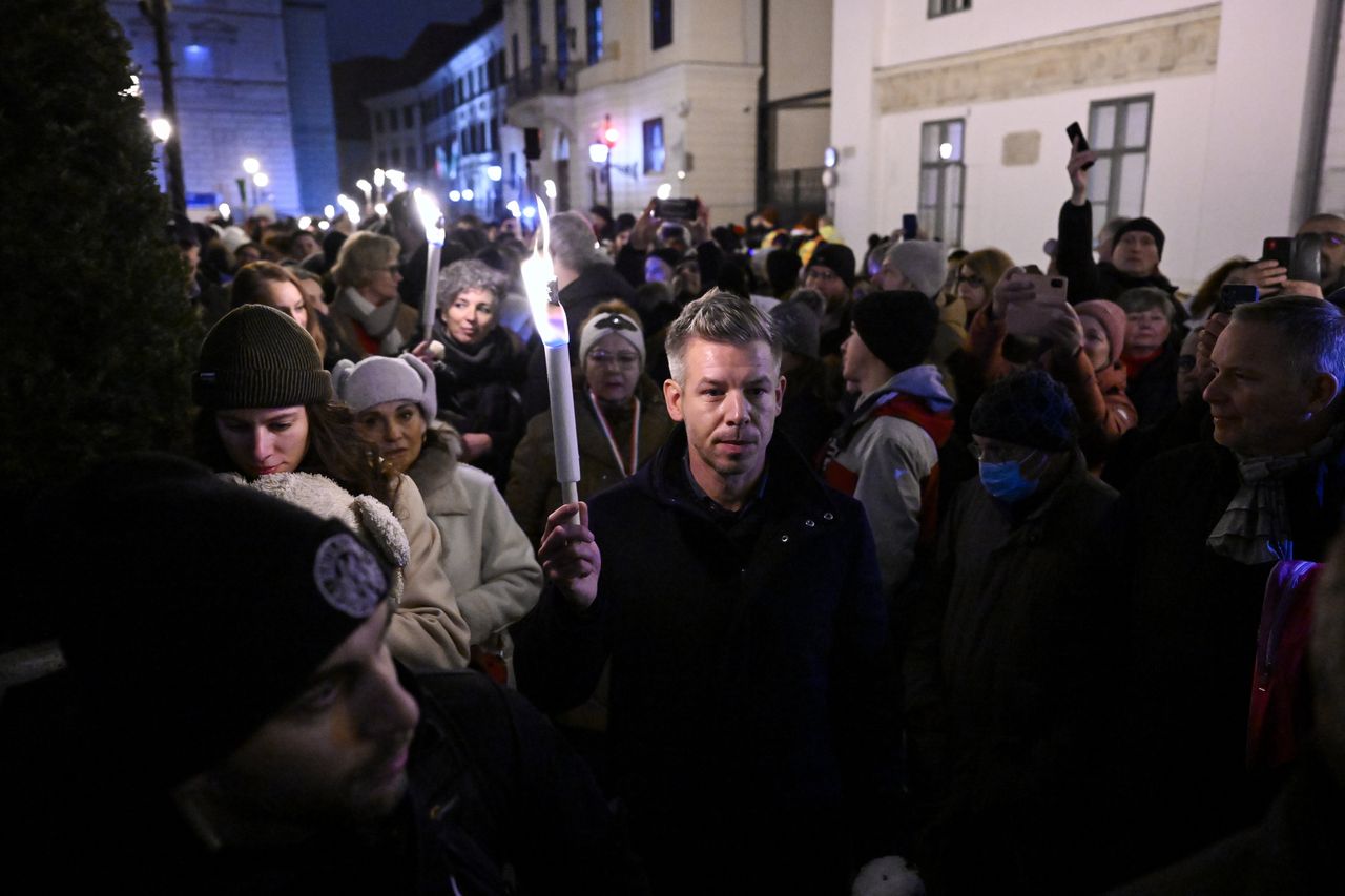 Dziesiątki tysięcy osób przeciw Orbanowi. Reagują na skandal