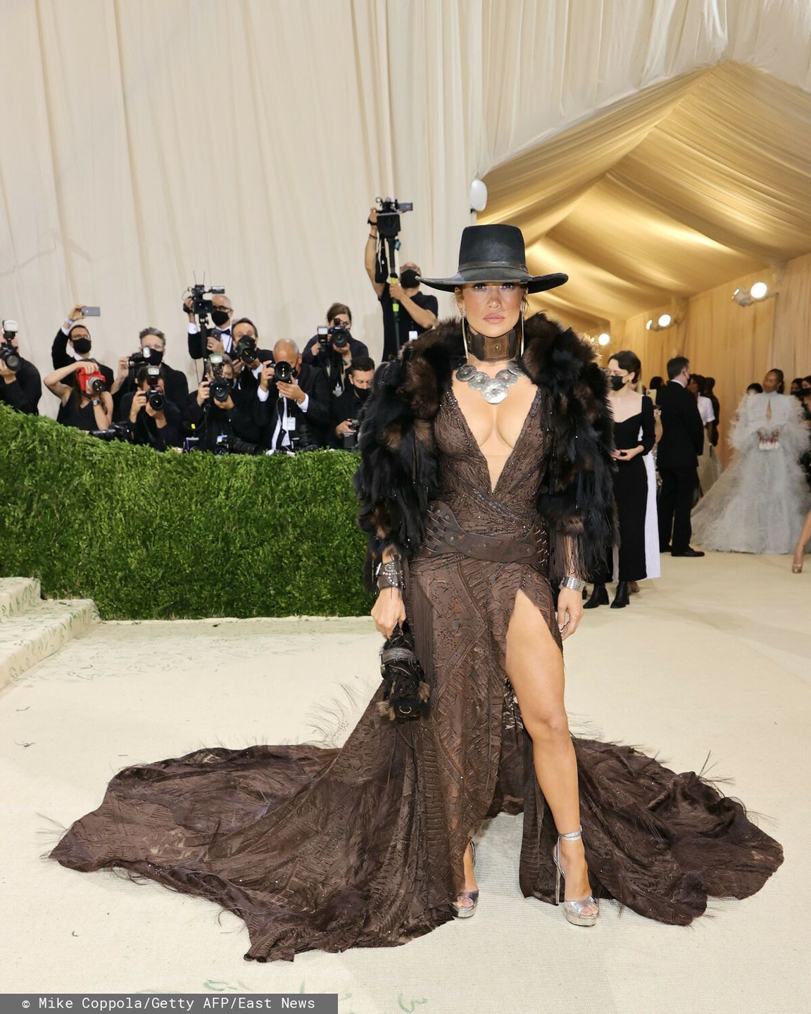 Jennifer Lopez – MET Gala 2021, kreacja: Ralph Lauren