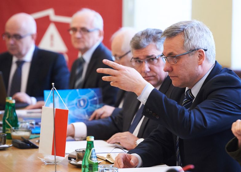 Gdańsk, 31.03.2016. Wiceminister infrastruktury Jerzy Szmit i prezes ZMPD Jan Buczek (drugi z prawej)