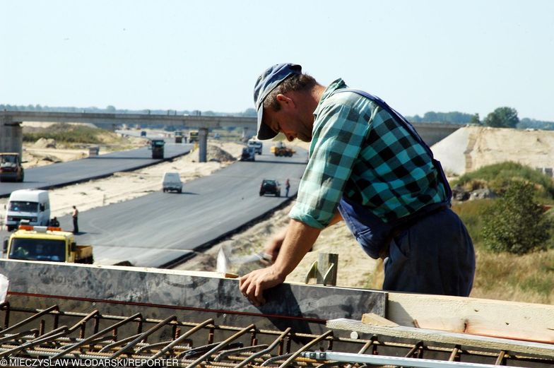 Europarlamentarzyści upominają państwa ws. elastycznych umów