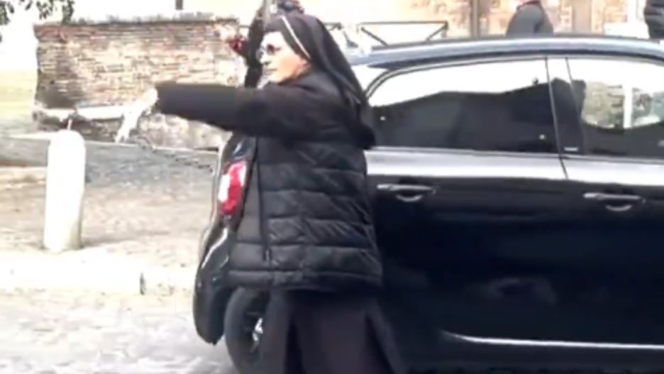 Zakonnica zaczęła kierować ruchem