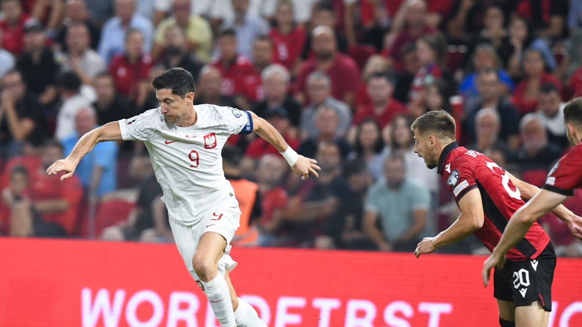 PAP / Andrzej Lange / Robert Lewandowski w meczu Albania - Polska