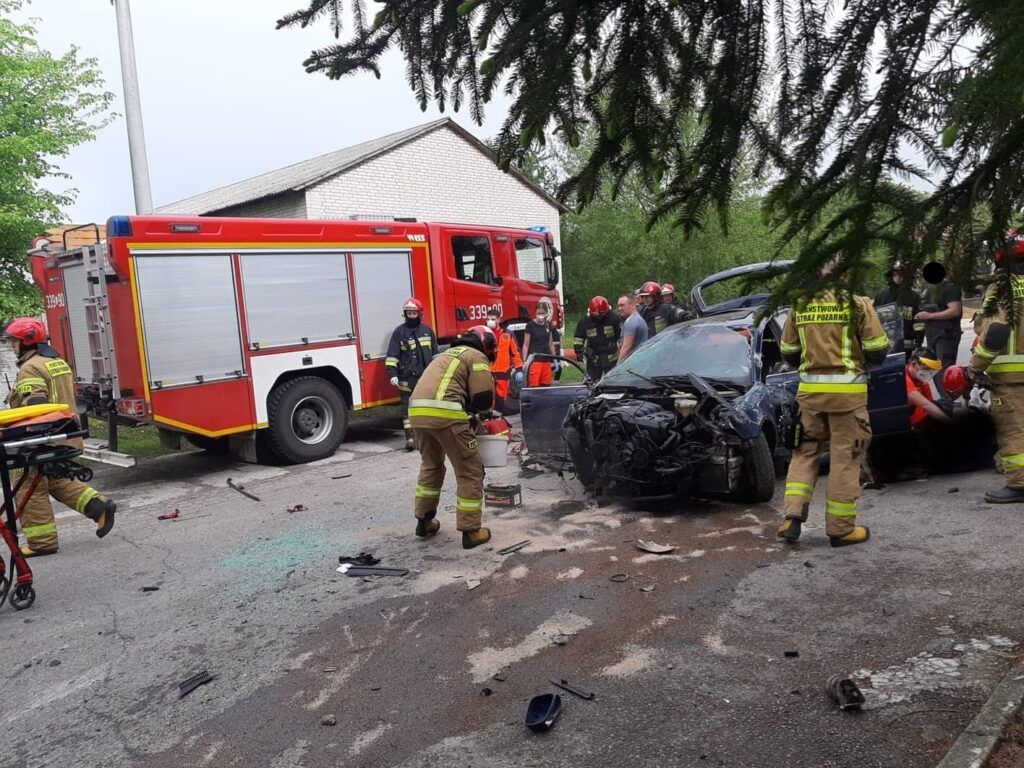 52-latek wjechał celowo w ogrodzenie kościoła w Świdniku Dużym