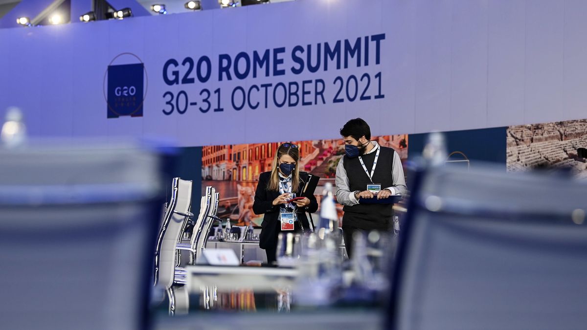 epa09554659 Delegates attend the plenary session at the G20 Summit in Rome, Italy, 30 October 2021. G20 world leaders meet in Rome to discuss climate change, Covid-19 and the post-pandemic global recovery.  EPA/Riccardo Antimiani Dostawca: PAP/EPA.
