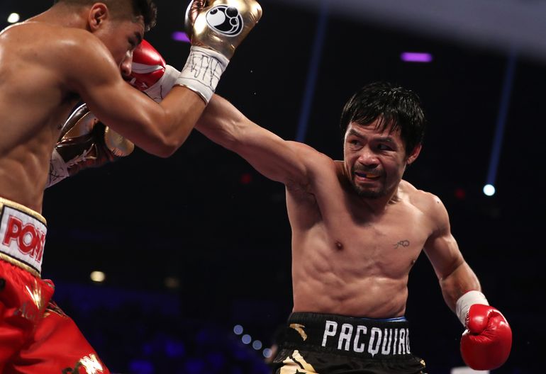 Pacquiao [P] atakujący Vargasa [L]