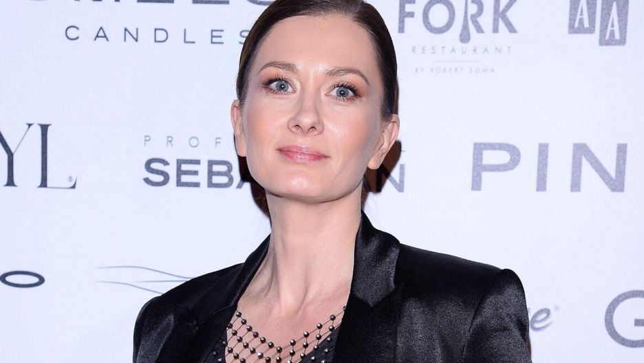 Anita Sokołowska pozowała w zbożu. Gwiazda serialu "Przyjaciółki" wywołała kłótnie 