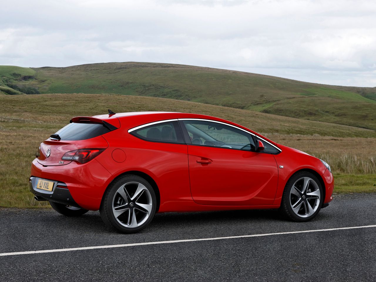 Seryjny Vauxhall Astra GTC