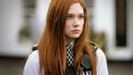 Karen Gillan twardą laską