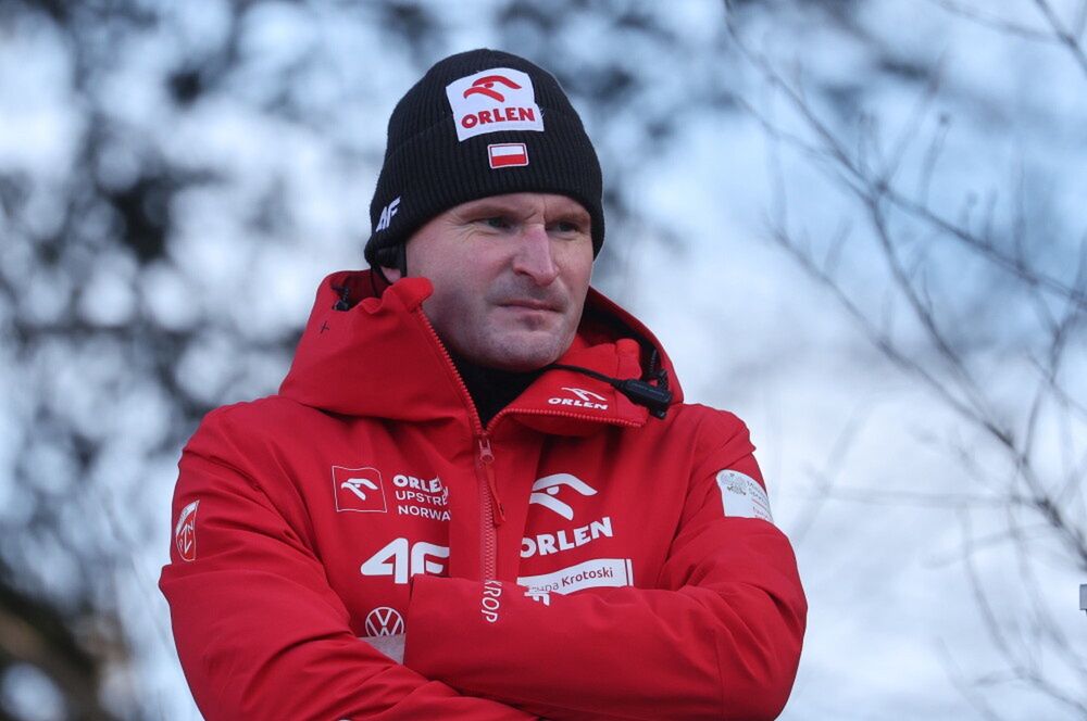 Maciej Maciusiak
Innsbruck, Austria, 04.01.2025. Maciej Maciusiak, asytent trenera polskiej kadry narodowej podczas pierwszej serii skok�w 73. edycji Turnieju Czterech Skoczni w Innsbrucku, 4 bm. (js) PAP/Grzegorz Momot
Grzegorz Momot
konkurs, skokach nbarciarskich, skoki narciarskie, TCS, Turniej Czterech Skoczni w Innsbrucku, pierwsza seria