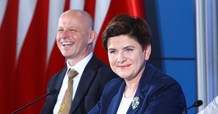 PiS obniża CIT, bo chce ulżyć małym firmom. A te od stycznia oddadzą państwu więcej