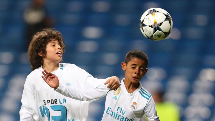 Zdjęcie okładkowe artykułu: Getty Images / Catherine Ivill / Syn Cristiano Ronaldo (z prawej)