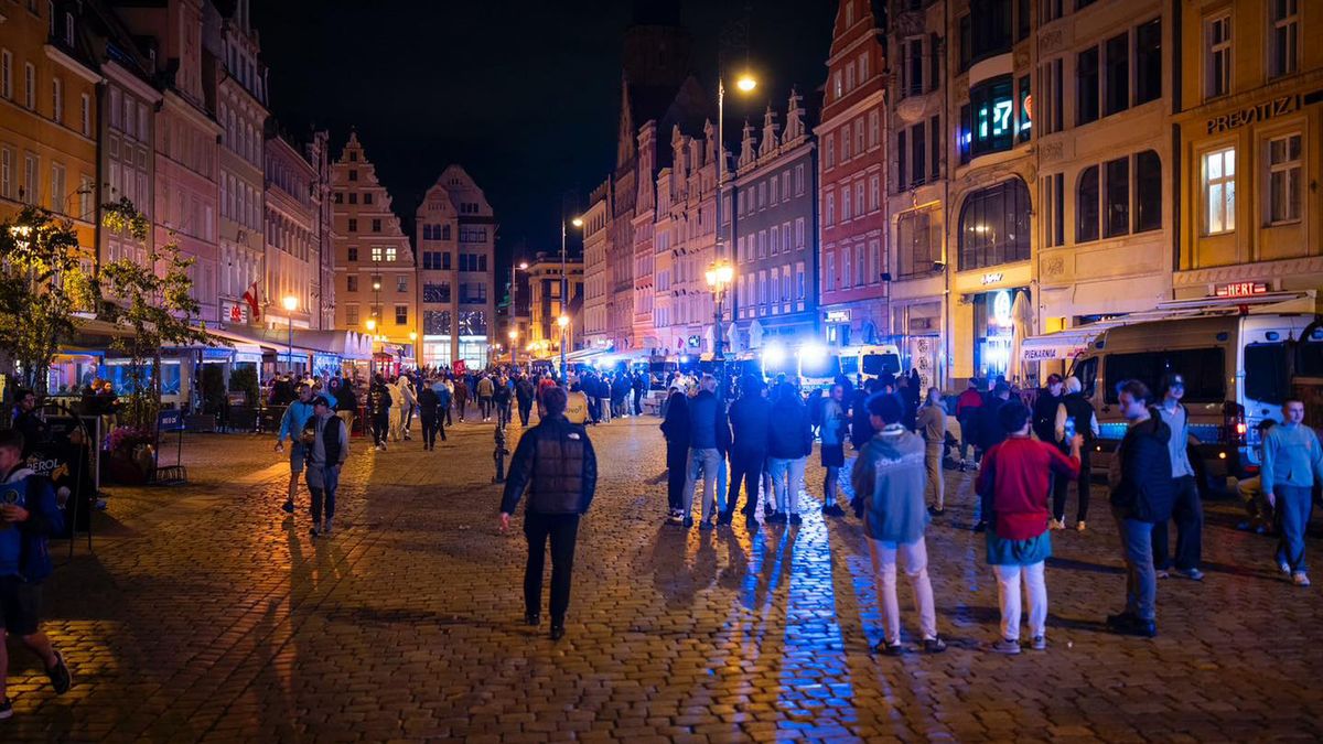 Facebook / Biuro Prasowe Urzędu Miejskiego Wrocławia / Mnóstwo policjantów na ulicach Wrocławia po finale LKE