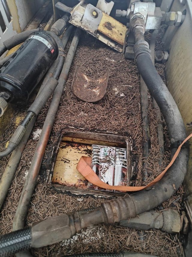 Ponad tysiąc paczek papierosów zatrzymanych w Terespolu w autokarze i samochodzie osobowym (zdjęcia)