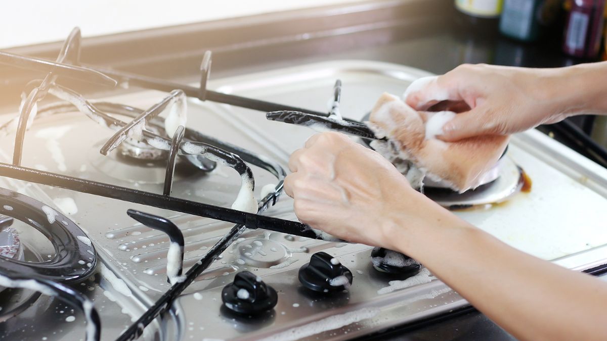 Jak pozbyć się tłuszczu z palników kuchenki?