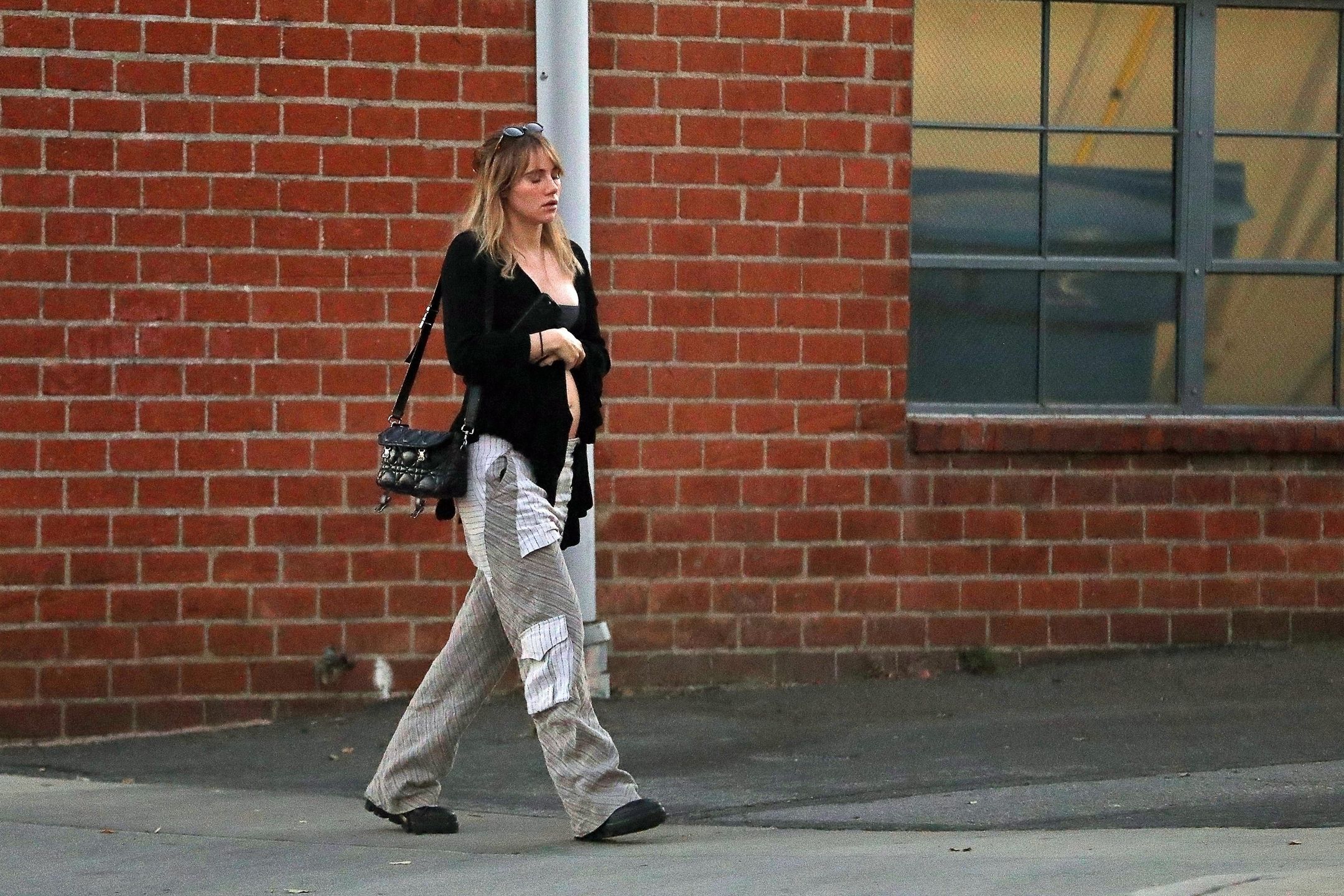 Tydzień temu  podczas spaceru Waterhouse nie ukrywała już brzuszka