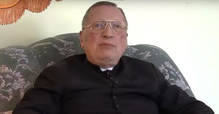 "Szmata na ryju". Diecezja przeprasza za księdza Romana Kneblewskiego