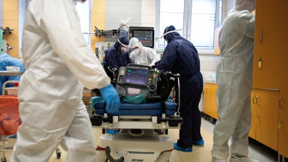 Koronawirus. Problemy z rządowymi respiratorami. Szpitale je dostają, ale na serwis i uruchomienie trzeba czekać  nawet miesiąc