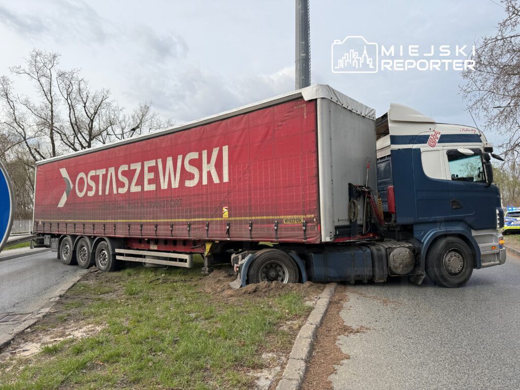 Zawracał ciężarówką przez pas zieleni. Zablokował ulicę na Pradze-Północ
