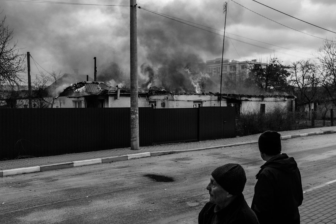 Starsza kobieta lamentowała: "Oj, biedny Żenia"