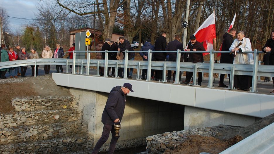Otwarcie nowego mostu na potoku Bieździada w Bieździadce