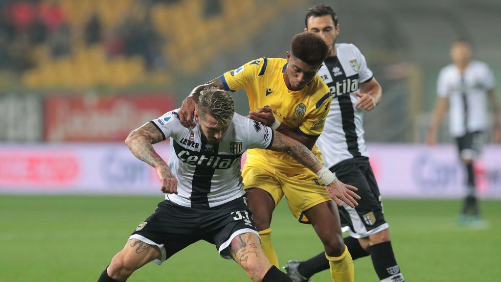 Getty Images / Emilio Andreoli / Na zdjęciu: Juraj Kucka w walce o piłkę z Eddie Salcedo