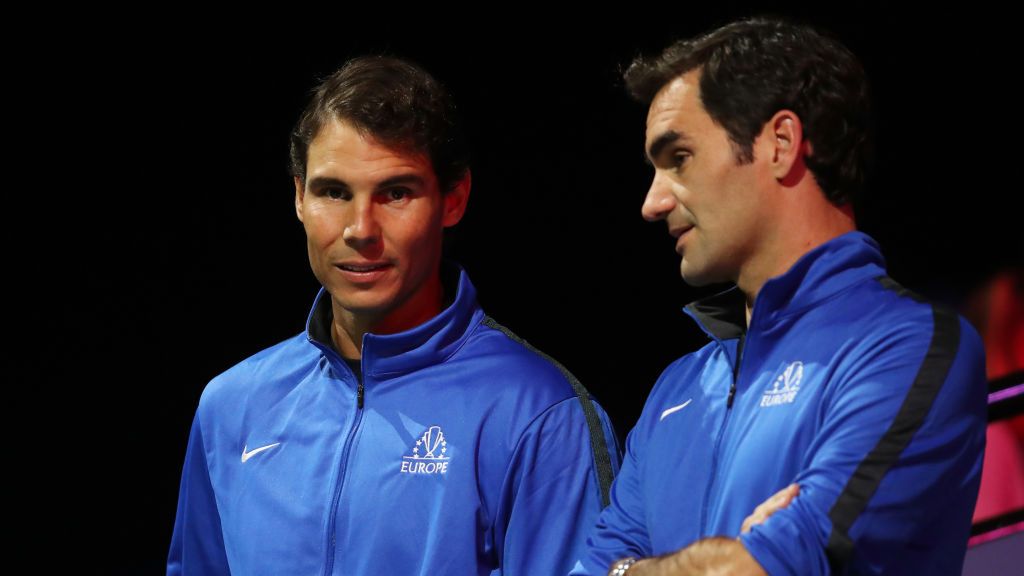 Rafael Nadal (z lewej) i Roger Federer