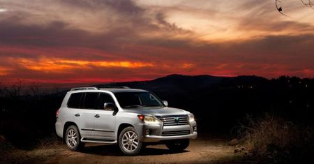 Toyota zdmuchuje kurz z Lexusa LX570 [NAIAS 2012]