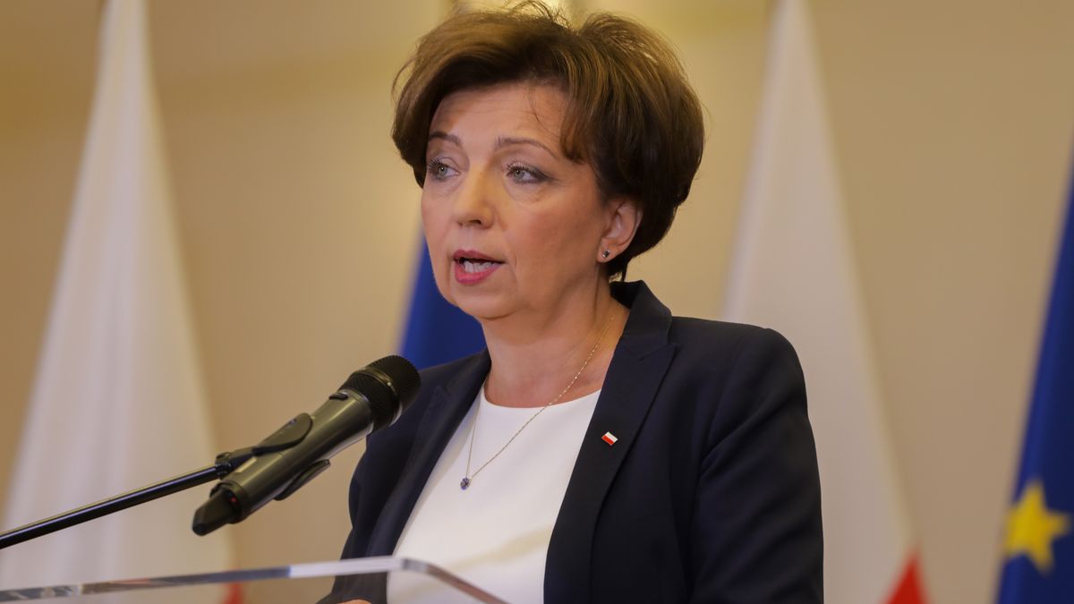 Marlena Mal�g
Warszawa, 06.09.2022. Minister rodziny i polityki spo�ecznej Marlena Mal�g podczas briefingu prasowego w siedzibie Ministerstwa Rodziny i Polityki Spo�ecznej w Warszawie, 6 bm. Briefing dot. rz�dowej tarczy energetycznej, wyp�aty 14. emerytury oraz wsparcia dla przedsi�biorc�w dzia�aj�cych nad Odr�. (jm) PAP/Albert Zawada
Albert Zawada
briefing, emerytura, emerytury, konferencja, MRiPS, Odra