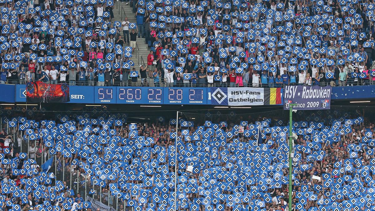 fani na stadionie w Hamburgu