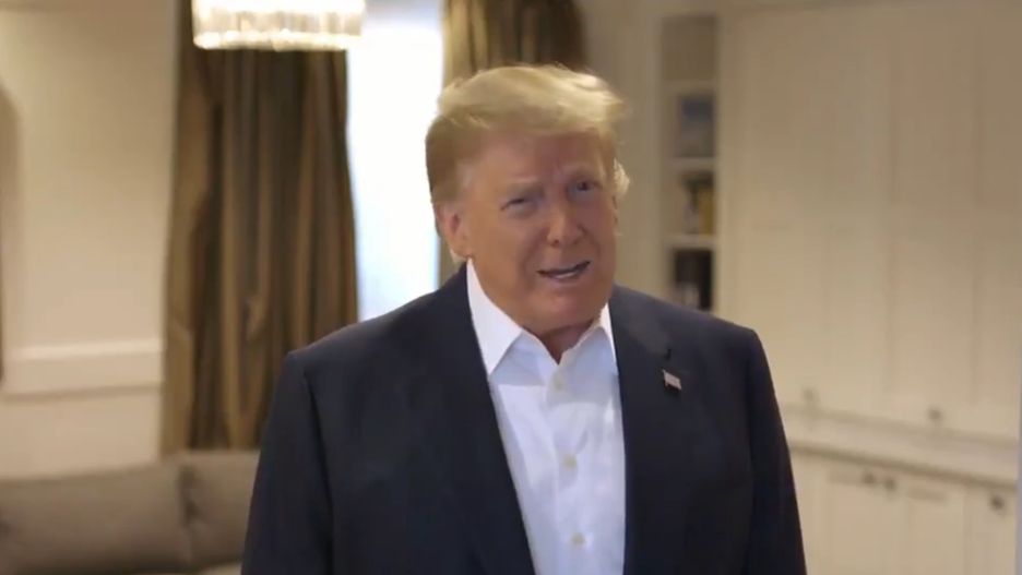 Koronawirus. Donald Trump opuścił szpital, by pomachać wyborcom. Nagrał też nowy film