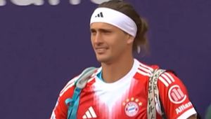 Oglądał hit Ligi Mistrzów. Później wyszedł na kort w takiej koszulce