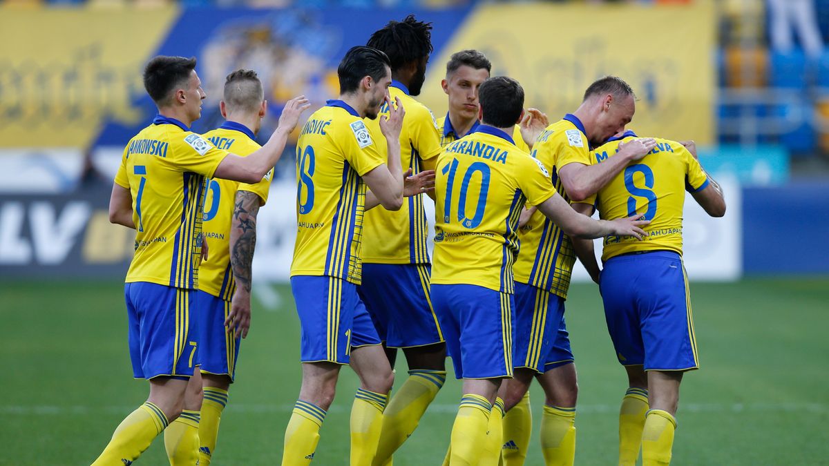 Newspix / Grzegorz Jedrzejewski / 058sport.pl / Na zdjęciu: piłkarze Arki Gdynia