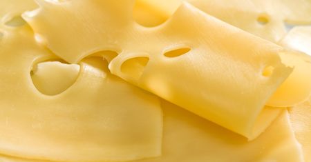 Jesz żółty ser codziennie? Zobacz, co dzieje się z twoim ciałem