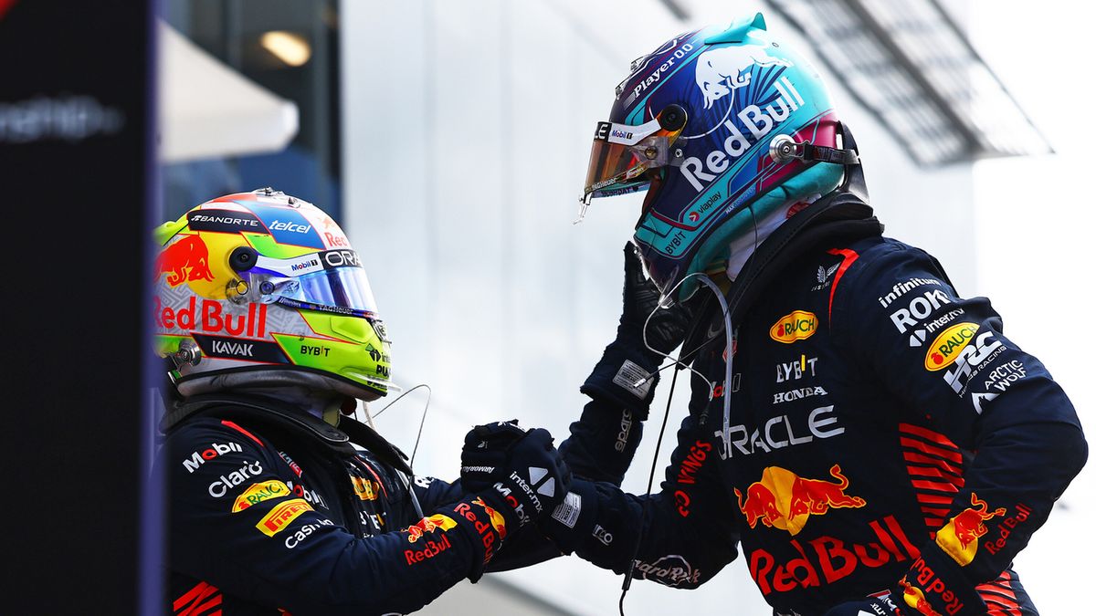 Sergio Perez (po lewej) i Max Verstappen