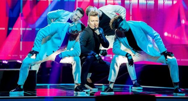 TVP1 wycofała film o Eurowizji, bez informacji o występie Rafała Brzozowskiego