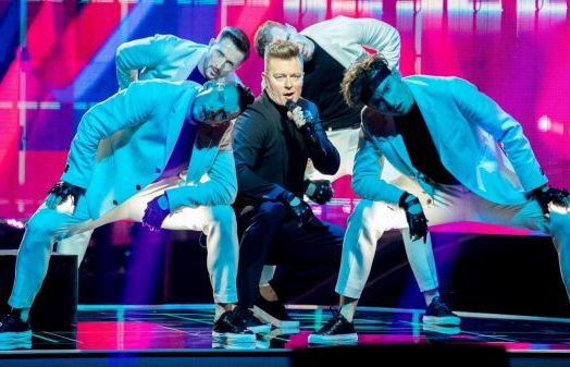 TVP1 wycofała film o Eurowizji, bez informacji o występie Rafała Brzozowskiego