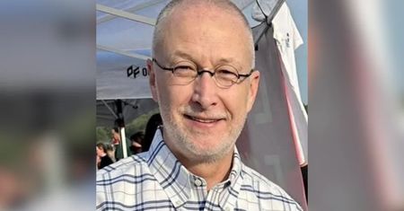USA. Polityk wysyłał nagie zdjęcia. Miał 53 lata. "Młodzieńczy wybryk"