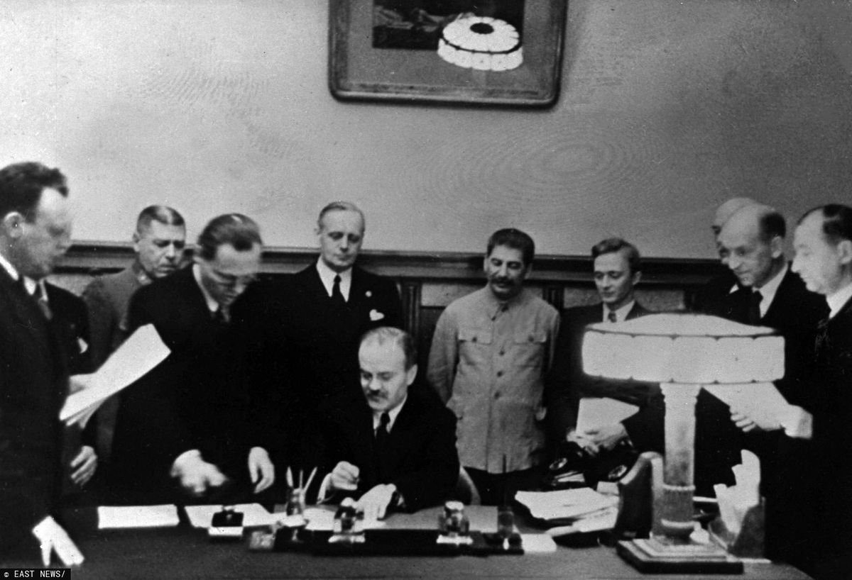Aukcja w Rosji. Nikt nie kupił zdjęć z podpisania paktu Ribbentrop-Mołotow