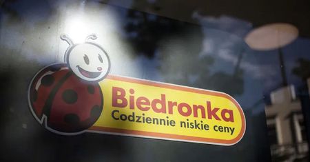 Szukają do pracy na wakacje. Biedronka, Lidl i Dino. Wiadomo, ile płacą
