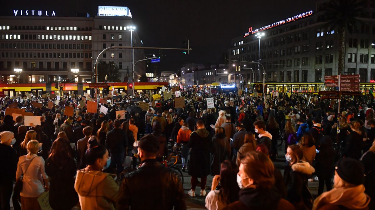 Zdjęcie okładkowe artykułu: PAP / Radek Pietruszka / Protest w Warszawie