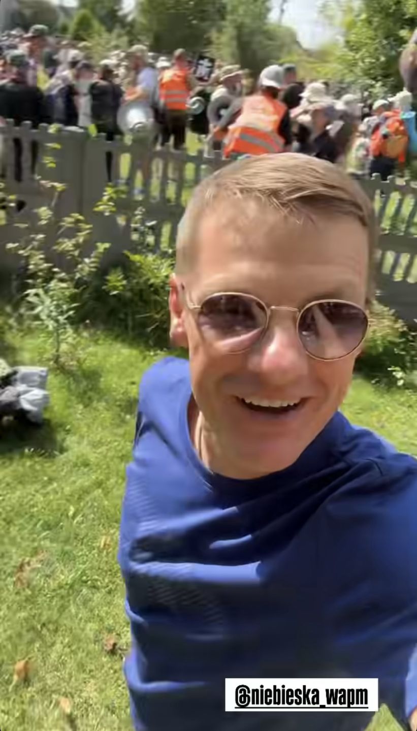 Marcin Mroczek na pielgrzymce z synami